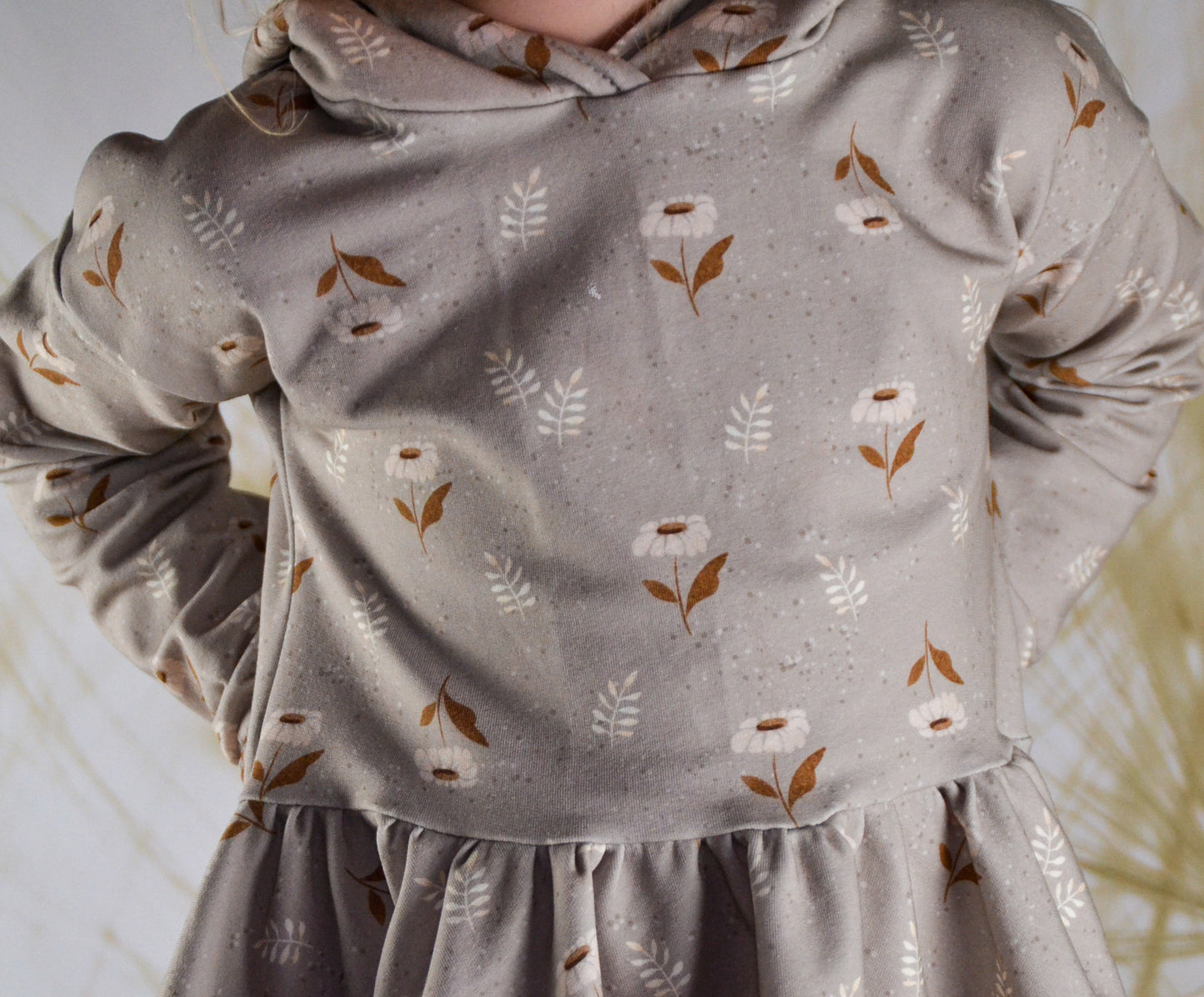 Flowers taupe