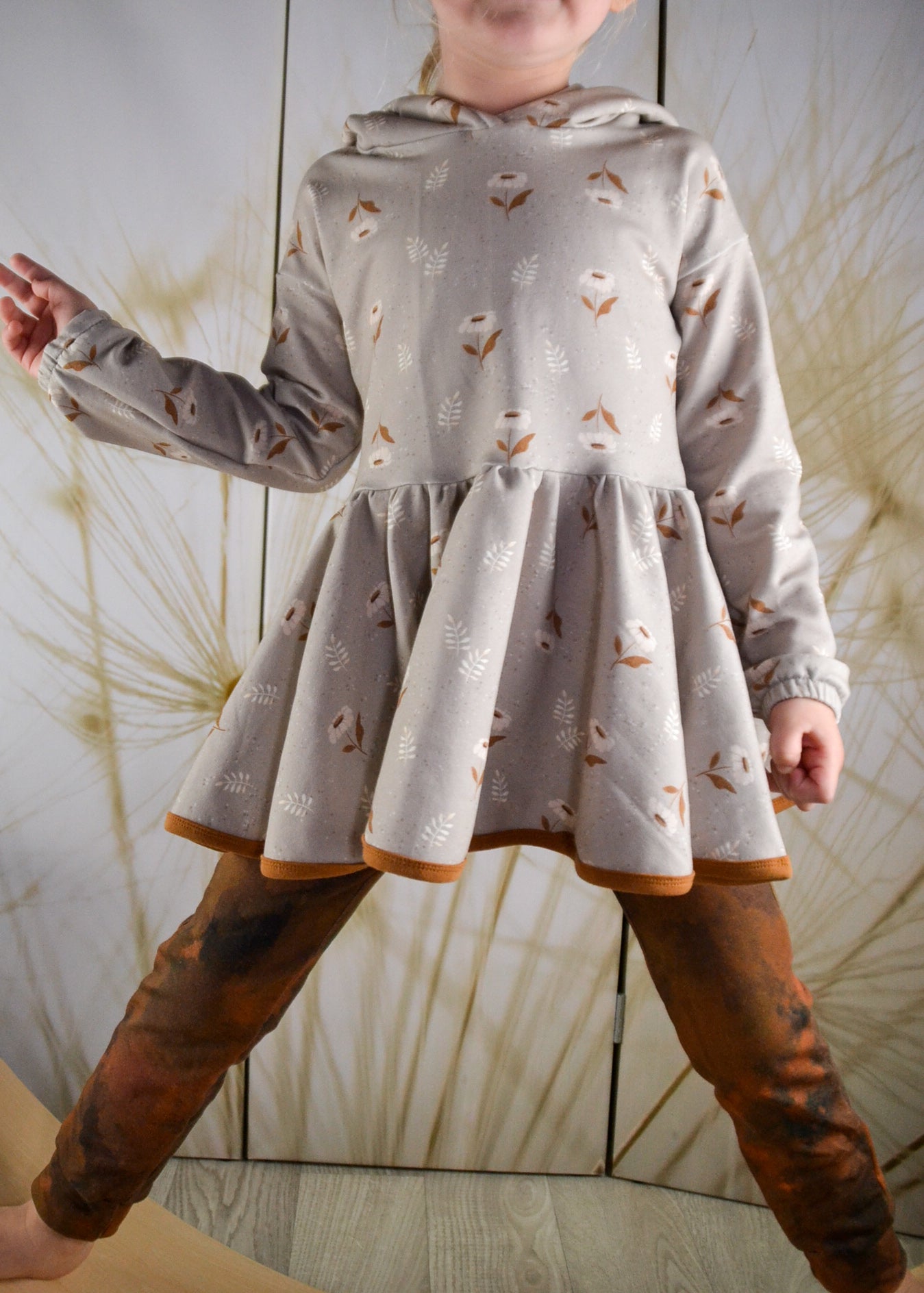 Flowers taupe