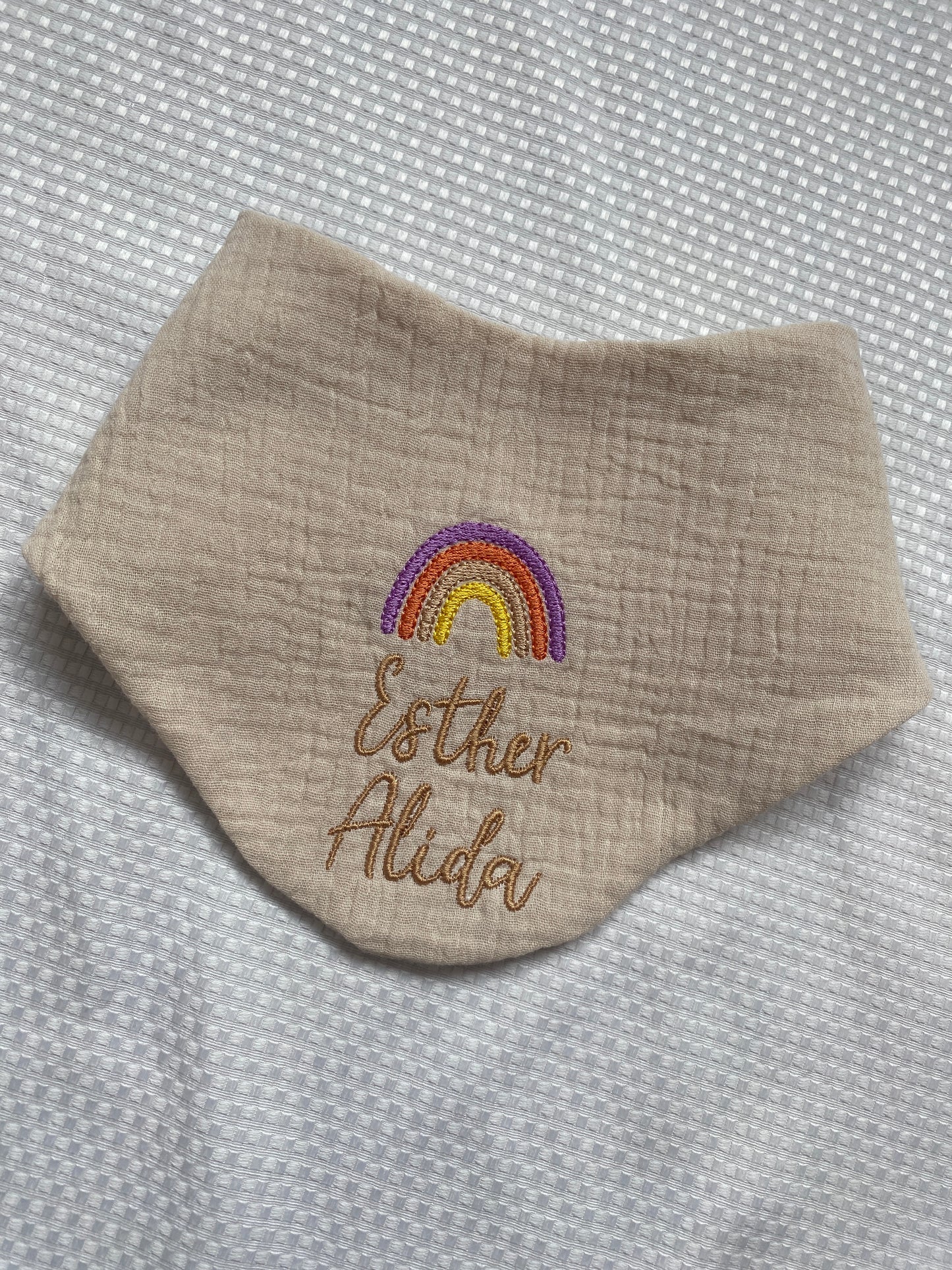 Lätzchen, kleines Halstuch mit und ohne Stickerei