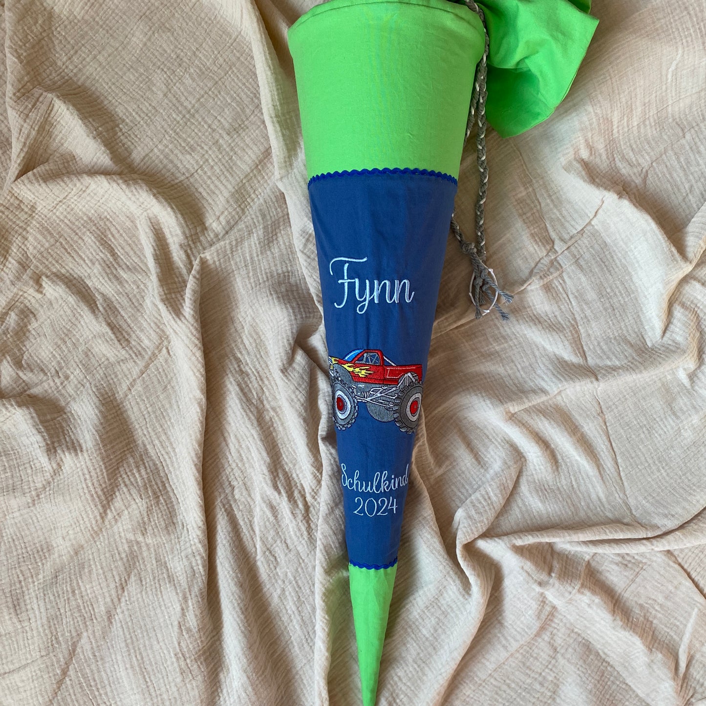 Schultüte Monstertruck in blau grün