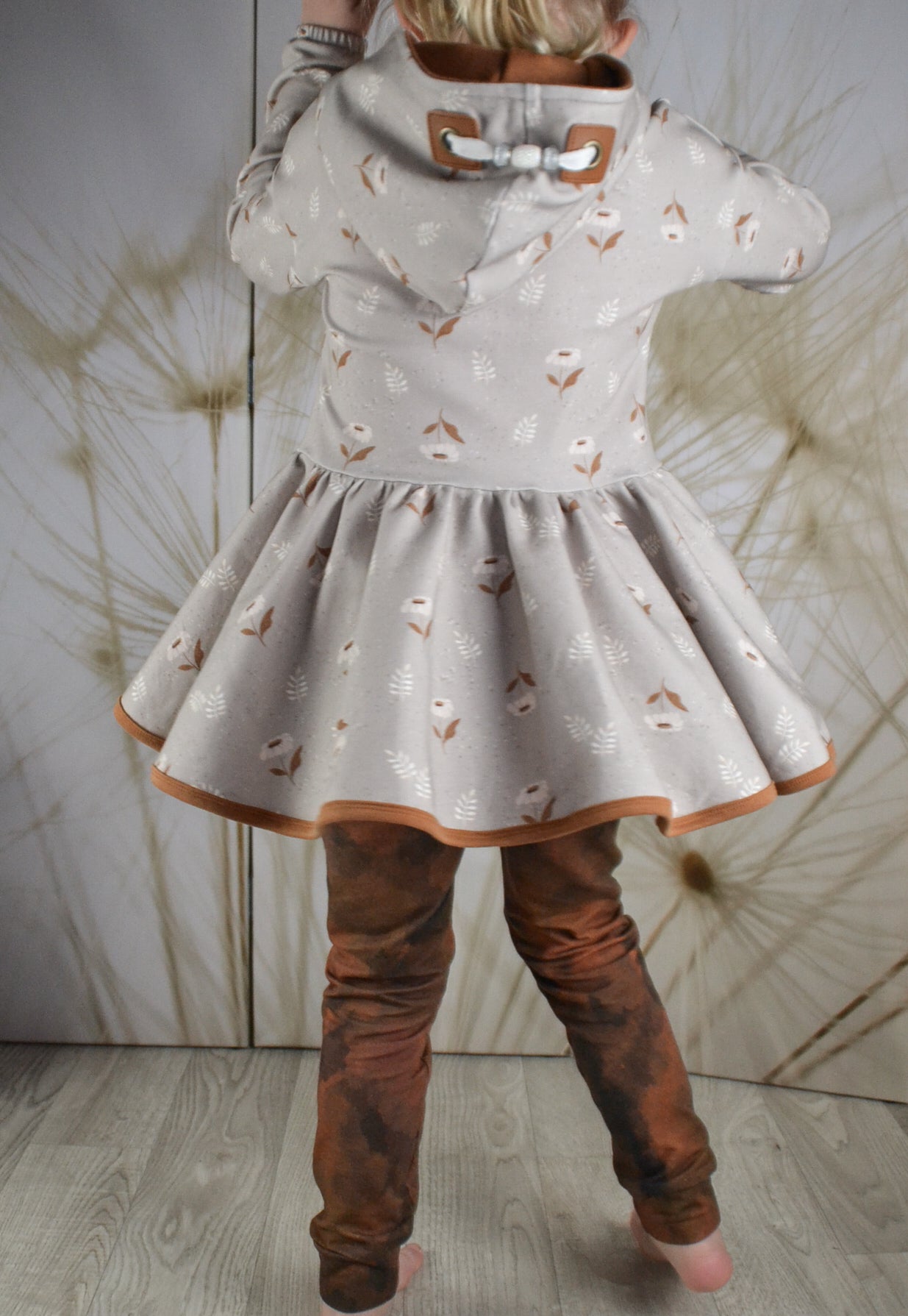 Flowers taupe
