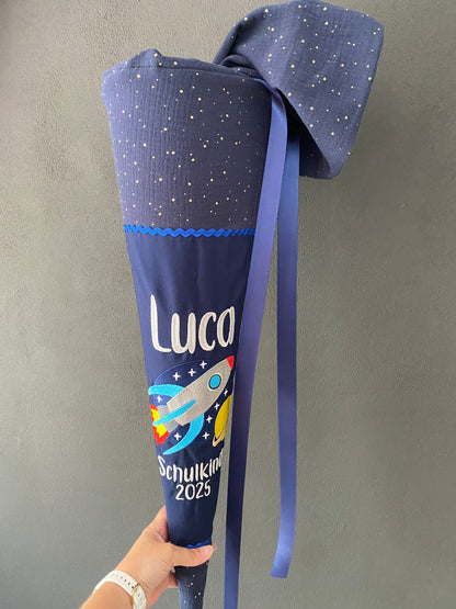 Weltraumschultüte blau bestickt