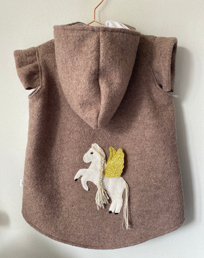Walkjacke mit Pegasusstickerei