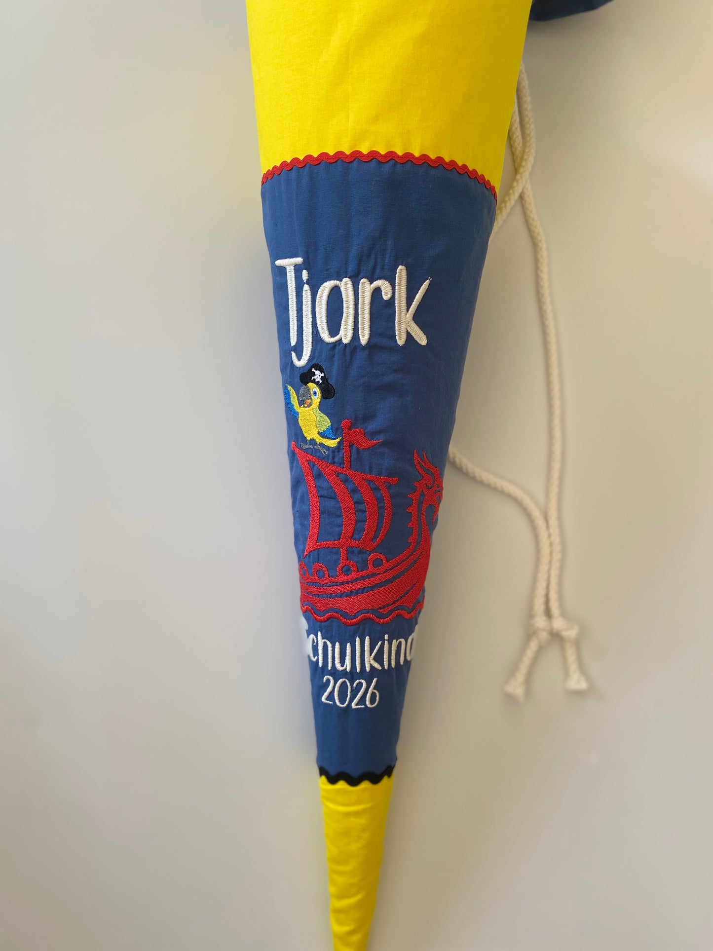 Schultüte Vikinerschiff Papagei - blau gelb - bestickt - mamili handmade