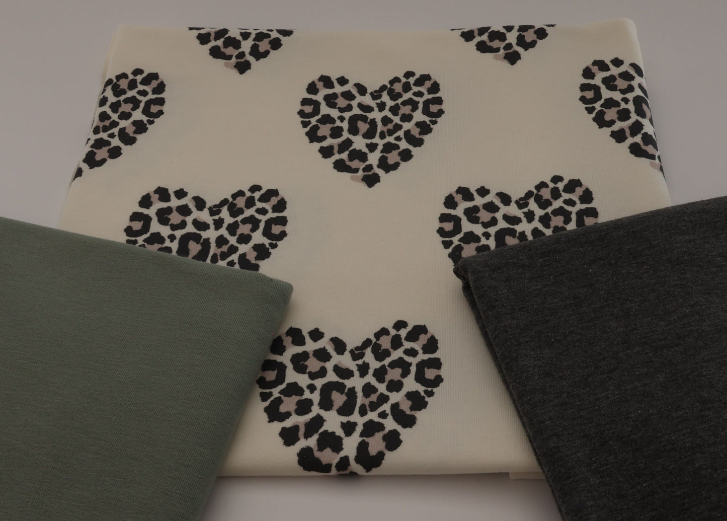 Stoffdesign Leo Hearts mit Kombistoffen.