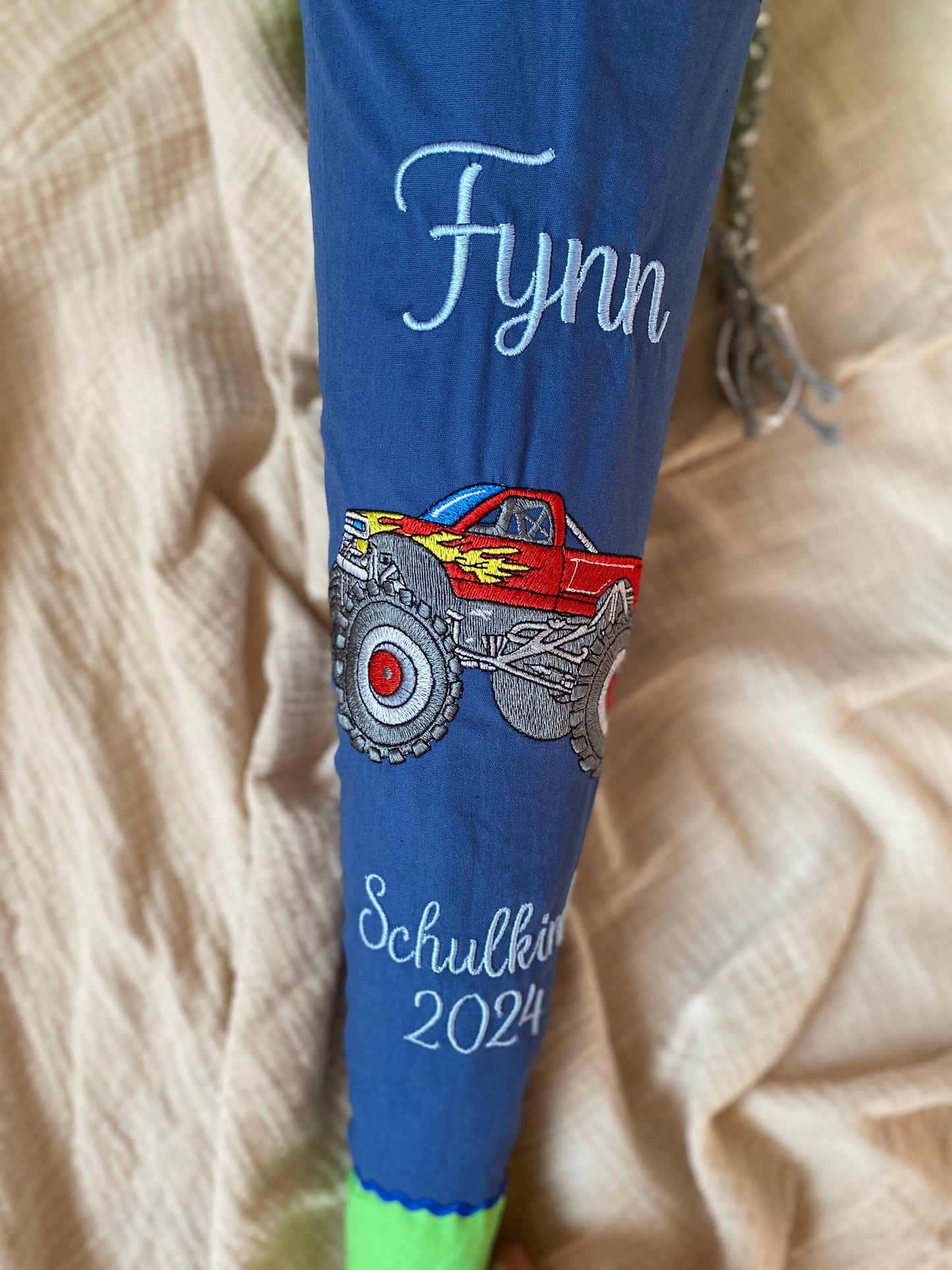 Monstertruck Schultüte Detail Bild.