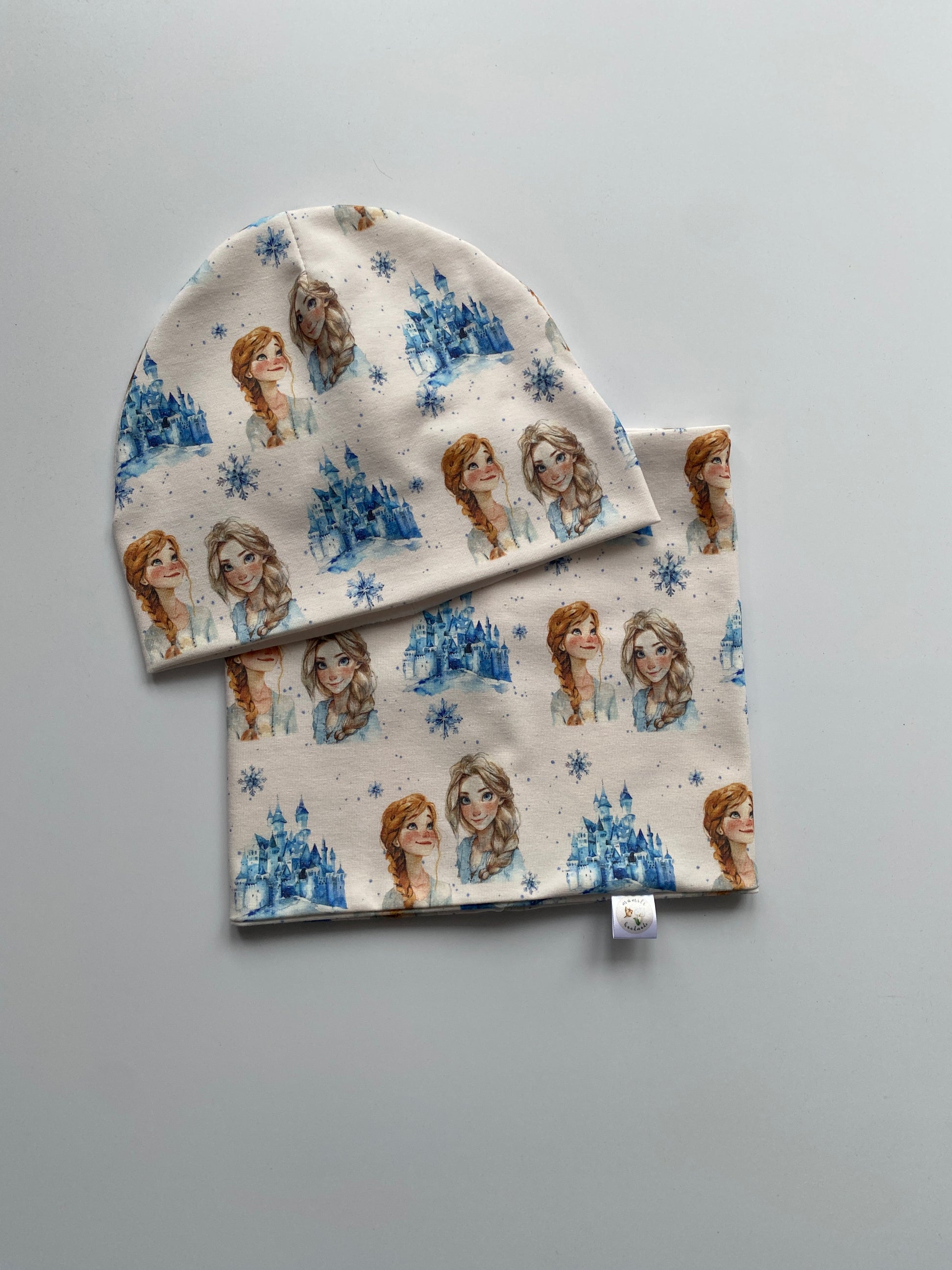 Genähtes Set aus Beanie und Loopschal Design Sisters.