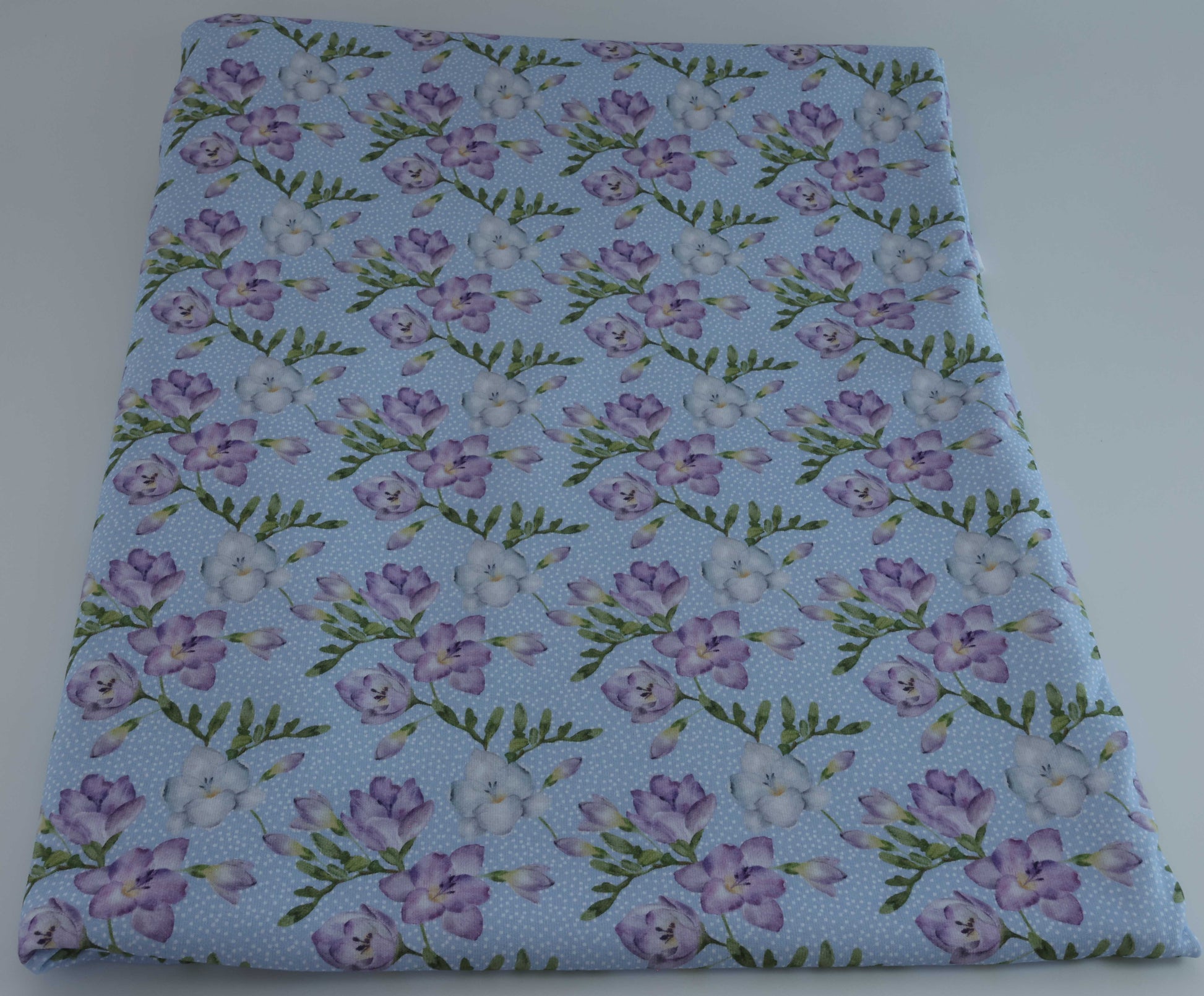 Stoff Floral lilac blue Dots gefalteter Stoff.