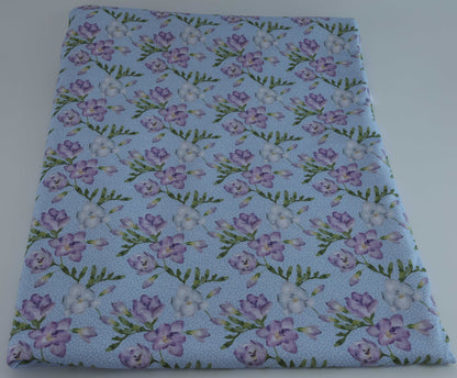 Stoff Floral lilac blue Dots gefalteter Stoff.