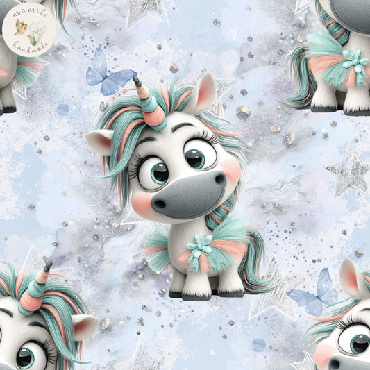 Stoffdesign Einhorn Nivora mit blauem Hintergrund.