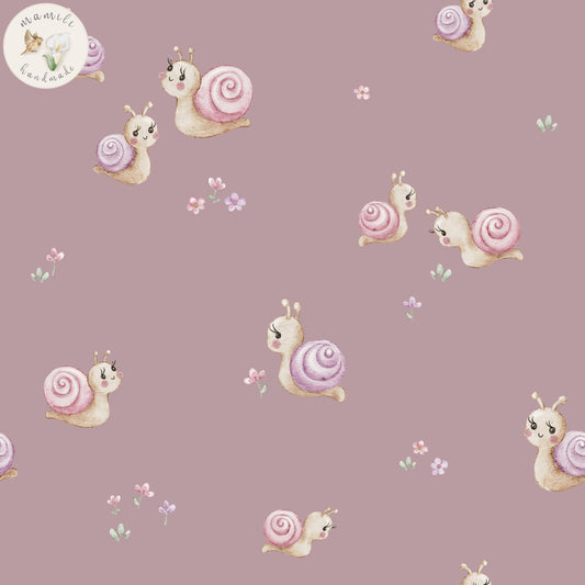 Biostoff mit kleinen Schnecken in rosa.