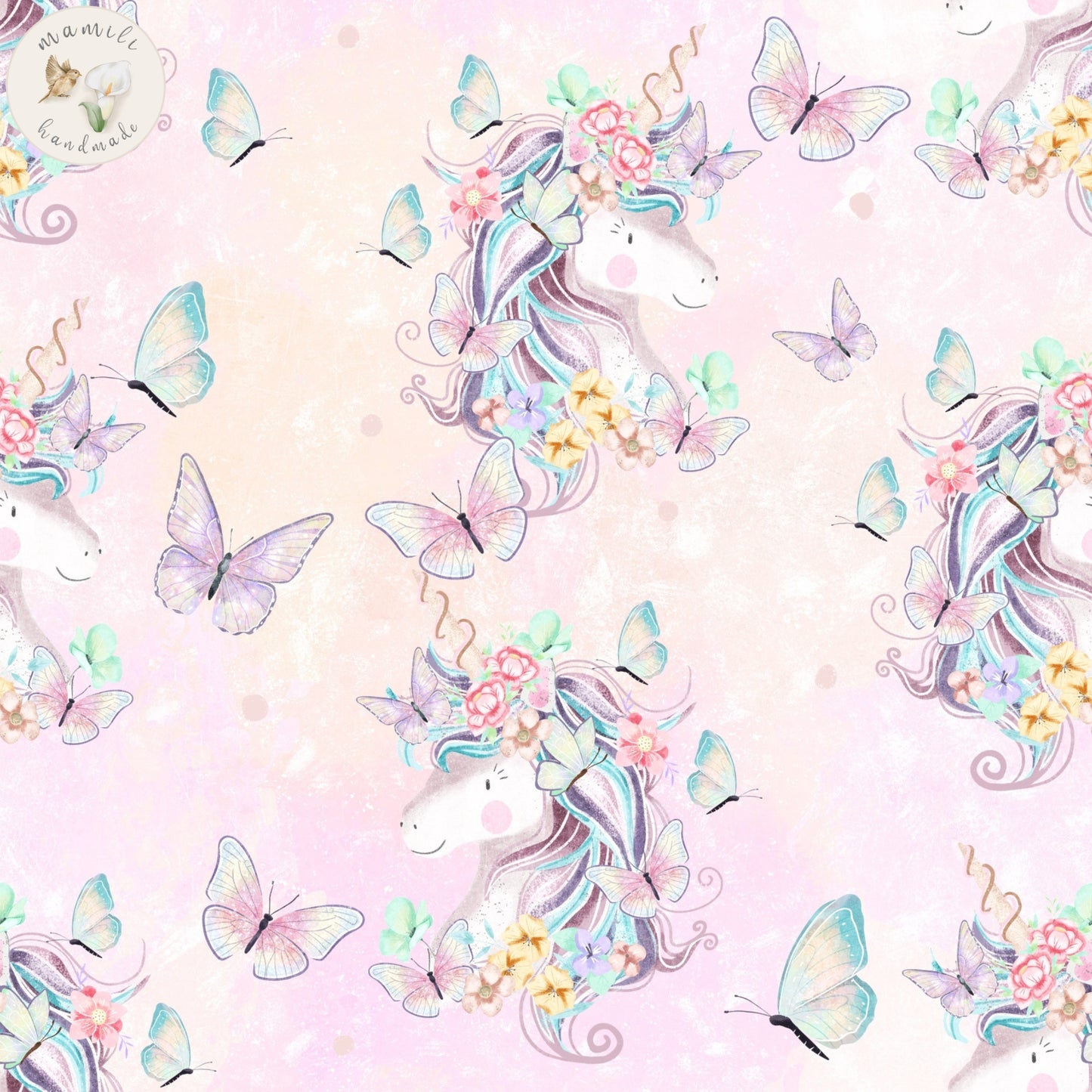 Biostoff Einhorn Maisey mit Schmetterlingen und rosa Hintergrund. Handgezeichnet.