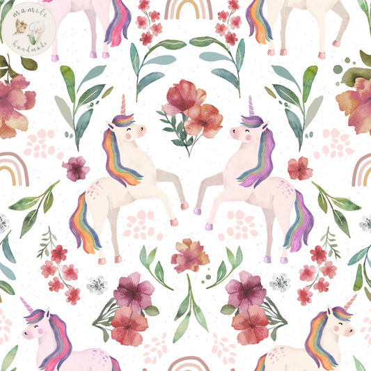 Biostoff mit Einhörner und Blumen handemalt.